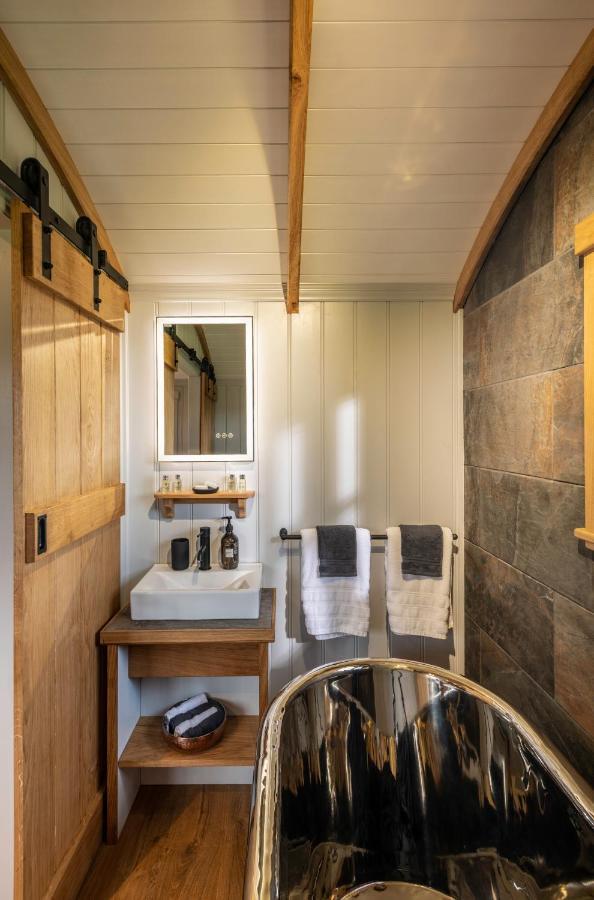 Monkwood Shepherds Hut - Ockeridge Rural Retreats Worcester Exterior foto