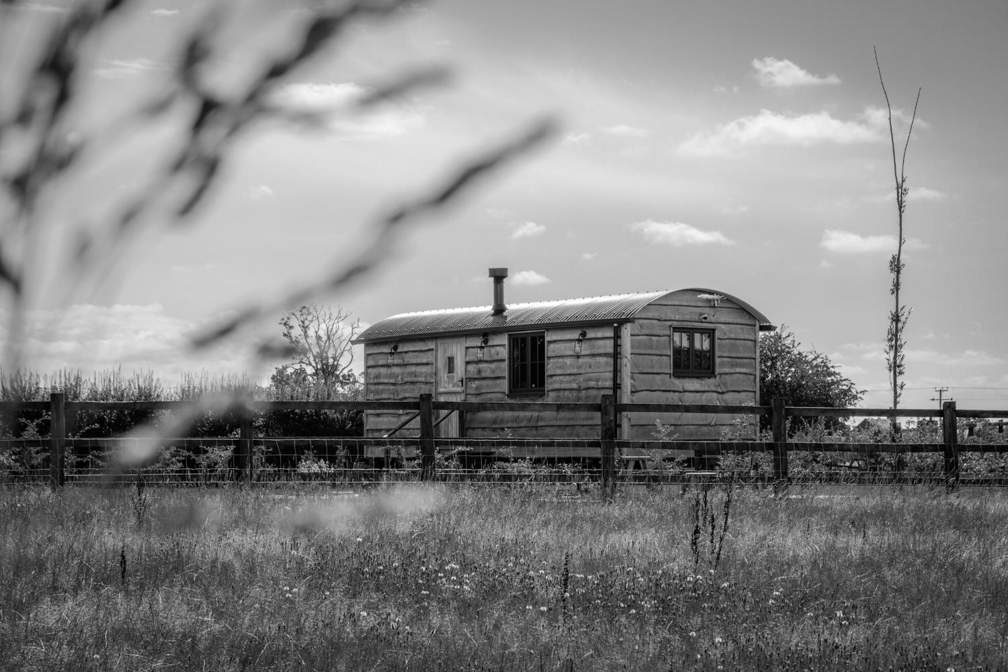 Monkwood Shepherds Hut - Ockeridge Rural Retreats Worcester Exterior foto
